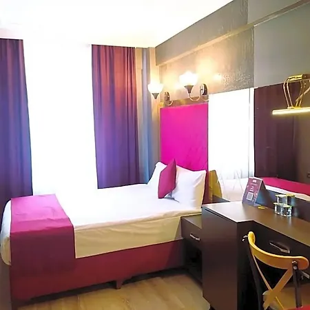 On Historical Peninsula K Aya R Oyal Hotel Istanboel